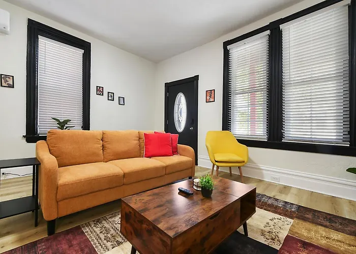 Funky 3-bedroom - 5 Min Walk To Grandview Overlook Holiday home