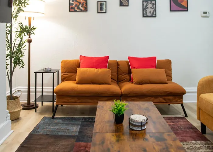 Funky 3-bedroom - 5 Min Walk To Grandview Overlook *