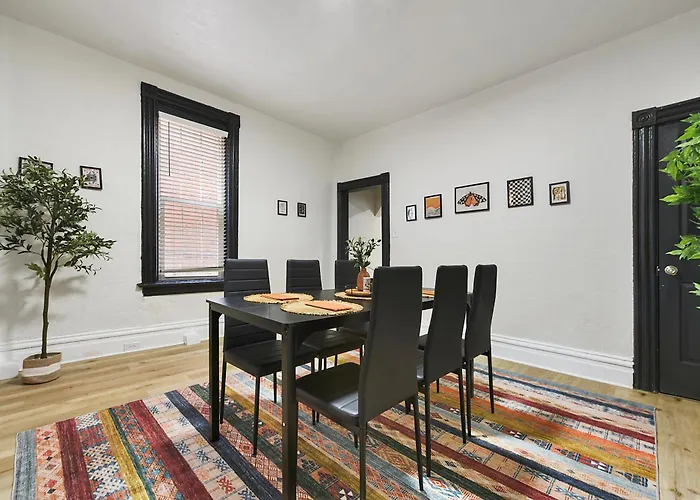 Holiday home Funky 3-bedroom - 5 Min Walk To Grandview Overlook