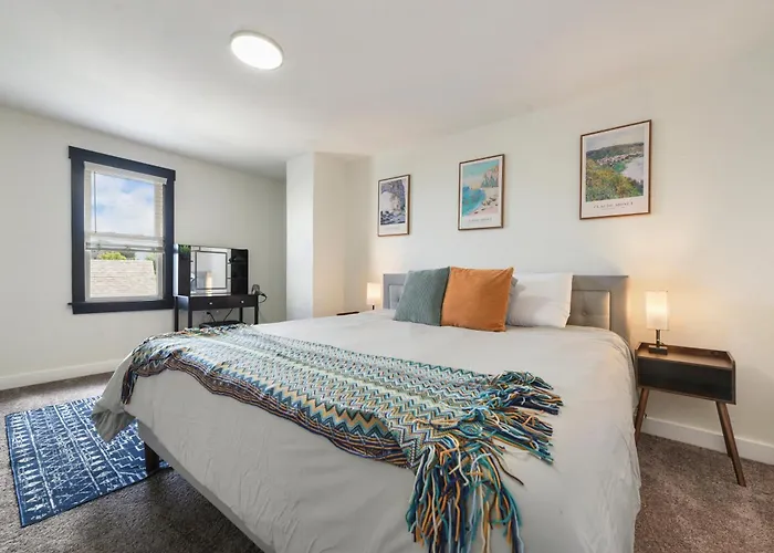 Funky 3-bedroom - 5 Min Walk To Grandview Overlook *